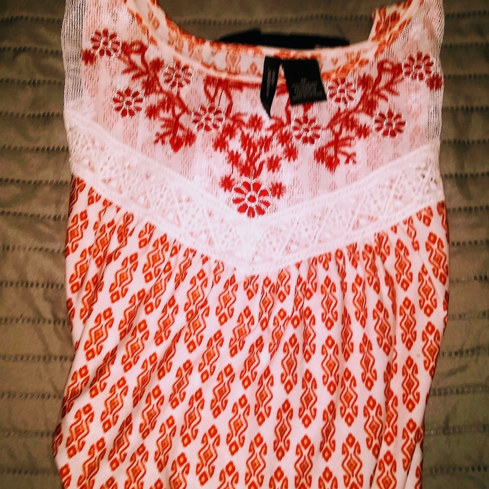 WOMEN'S TOP - Picture 2 of 2